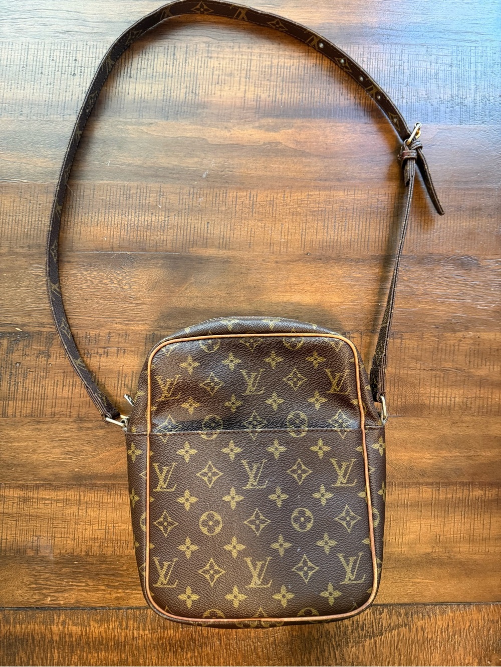 Louis Vuitton Monogram Crossbody Bag - Picture 4 of 12